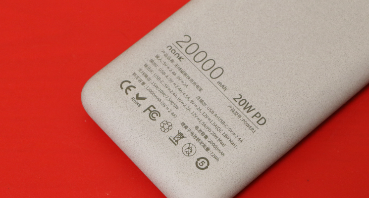 激光打標(biāo)機在電子充電設(shè)備中的應(yīng)用有哪些？  第1張